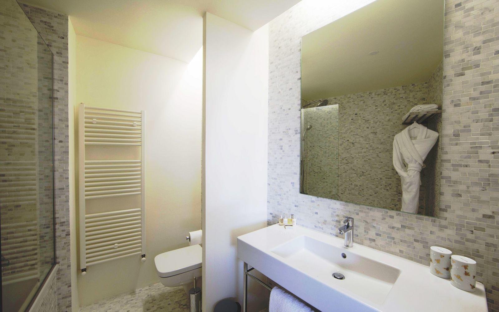 Hôtel de la Villeon | The Romantic | Bathroom